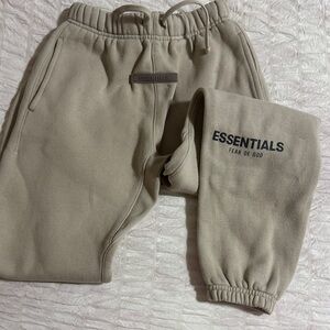 ESSENTIALS SWEATS - BOYS SZ 8